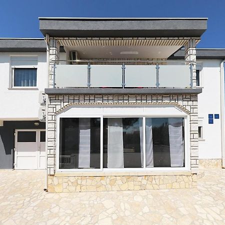Apartmani Nella Вир Екстериор снимка