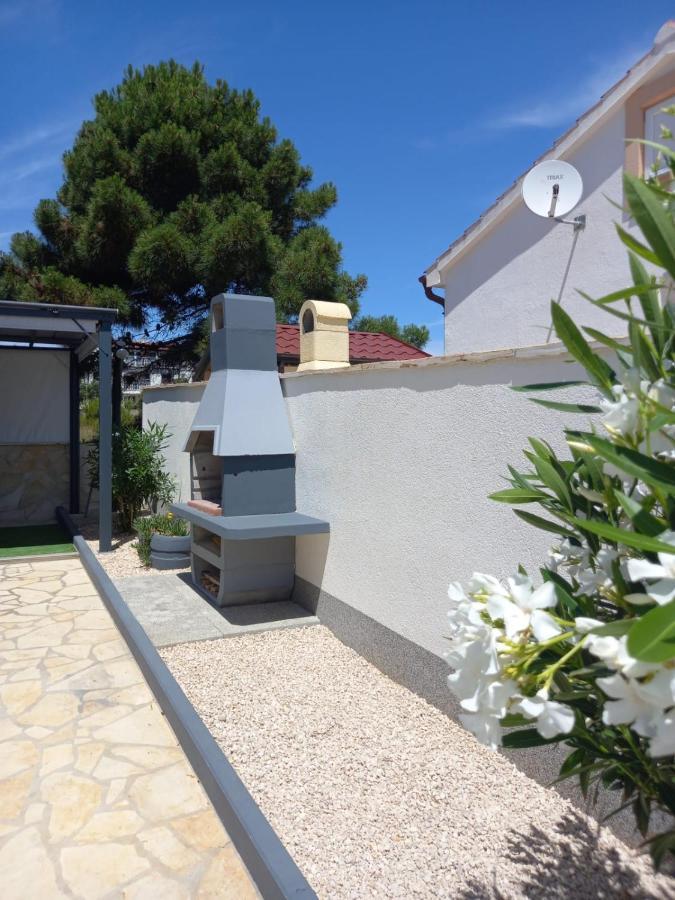 Apartmani Nella Вир Екстериор снимка